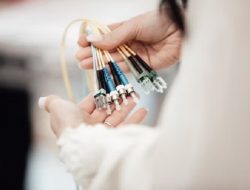 Fiber Optic: Fungsi, Prinsip Kerja, Serta Kelebihan & Kekurangan